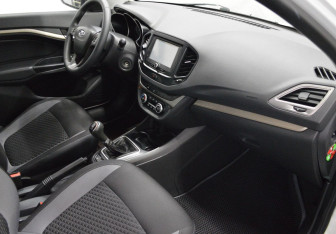 Подержанный автомобиль LADA (ВАЗ) Vesta Sedan 2015 года (12 фото)