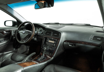 Подержанный автомобиль Volvo S60 2007 года (9 фото)