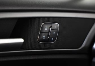 Подержанный автомобиль Ford Mondeo Sedan 2014 года (19 фото)