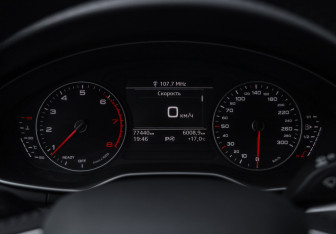 Подержанный автомобиль Audi A4 Sedan 2018 года (14 фото)