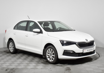 Подержанный автомобиль Skoda Rapid Liftback 2021 года (3 фото)