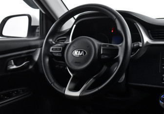 Подержанный автомобиль Kia Rio Sedan 2020 года (15 фото)