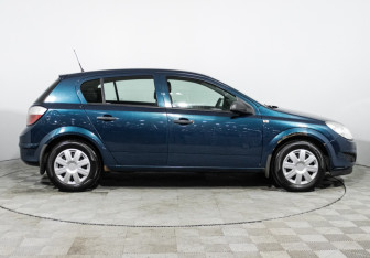 Подержанный автомобиль Opel Astra Hatchback 2007 года (4 фото)