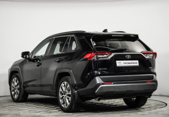 Подержанный автомобиль Toyota RAV4 2021 года (7 фото)