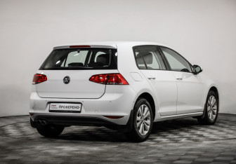 Подержанный автомобиль Volkswagen Golf Hatchback 2013 года (5 фото)