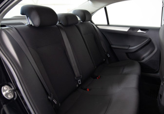Подержанный автомобиль Volkswagen Jetta Sedan 2017 года (12 фото)