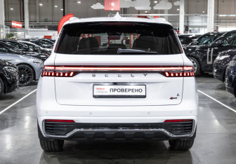Подержанный автомобиль Geely Monjaro 2023 года (9 фото)
