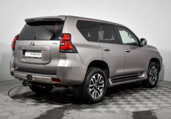 Подержанный автомобиль Toyota Land Cruiser Prado 2022 года (5 фото)