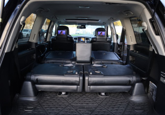 Подержанный автомобиль Lexus LX 2012 года (16 фото)