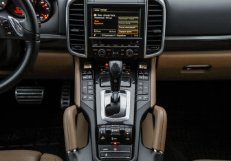 Подержанный автомобиль Porsche Cayenne 2014 года (19 фото)