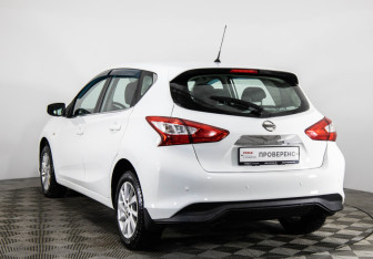 Подержанный автомобиль Nissan Tiida Hatchback 2015 года (7 фото)