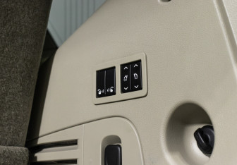 Подержанный автомобиль Cadillac Escalade Suv 2016 года (30 фото)