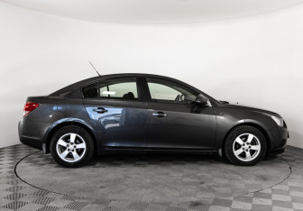 Подержанный автомобиль Chevrolet Cruze Sedan 2011 года (4 фото)