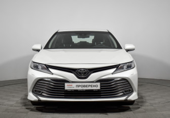 Подержанный автомобиль Toyota Camry Sedan 2019 года (2 фото)