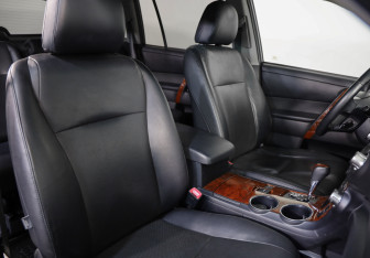 Подержанный автомобиль Toyota Highlander 2011 года (25 фото)