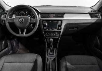 Подержанный автомобиль Skoda Rapid Liftback 2019 года (13 фото)