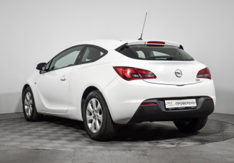 Подержанный автомобиль Opel Astra Hatchback 2014 года (7 фото)