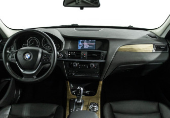 Подержанный автомобиль BMW X3 2011 года (13 фото)