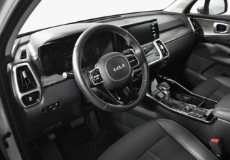 Подержанный автомобиль Kia Sorento 2022 года (9 фото)