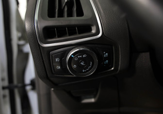 Подержанный автомобиль Ford Focus Hatchback 2013 года (16 фото)