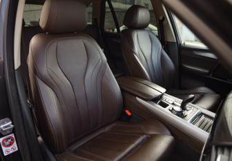 Подержанный автомобиль BMW X5 2016 года (25 фото)