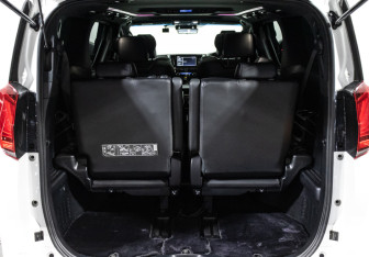Подержанный автомобиль Toyota Alphard 2020 года (34 фото)
