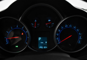 Подержанный автомобиль Chevrolet Cruze Sedan 2011 года (17 фото)