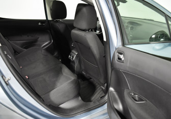 Подержанный автомобиль Peugeot 308 Hatchback 2011 года (12 фото)