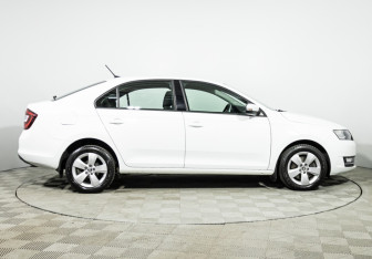Подержанный автомобиль Skoda Rapid Liftback 2018 года (4 фото)