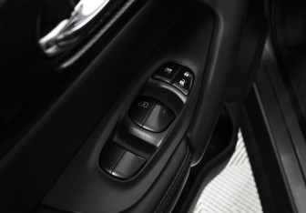 Подержанный автомобиль Nissan X-Trail 2015 года (10 фото)
