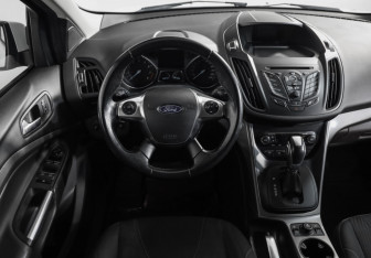 Подержанный автомобиль Ford Kuga 2016 года (11 фото)