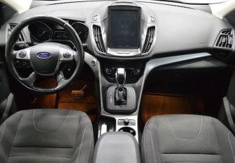 Подержанный автомобиль Ford Kuga 2014 года (14 фото)