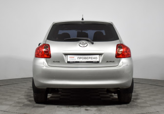 Подержанный автомобиль Toyota Auris Hatchback 2008 года (6 фото)