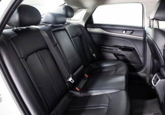 Подержанный автомобиль Kia K5 2022 года (11 фото)