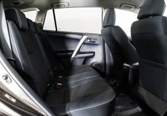 Подержанный автомобиль Toyota RAV4 2018 года (19 фото)