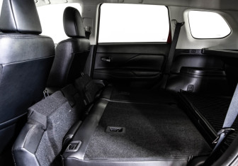 Подержанный автомобиль Mitsubishi Outlander 2013 года (23 фото)