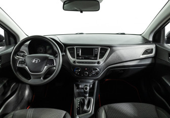 Подержанный автомобиль Hyundai Solaris Sedan 2021 года (13 фото)