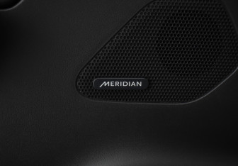 Подержанный автомобиль Jaguar F-Pace 2016 года (23 фото)