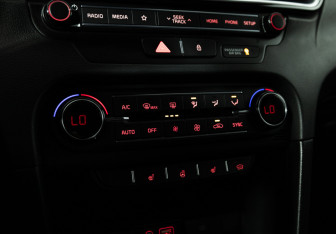 Подержанный автомобиль Kia Ceed Hatchback 2018 года (17 фото)