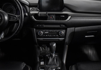 Подержанный автомобиль Mazda 6 Sedan 2016 года (17 фото)
