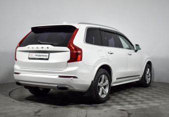 Подержанный автомобиль Volvo XC90 2015 года (5 фото)