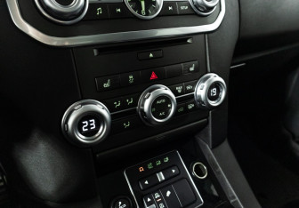 Подержанный автомобиль Land Rover Discovery 2014 года (17 фото)