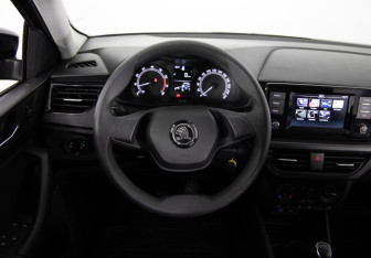 Подержанный автомобиль Skoda Rapid Liftback 2020 года (10 фото)