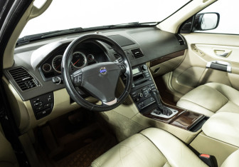 Подержанный автомобиль Volvo XC90 2012 года (11 фото)