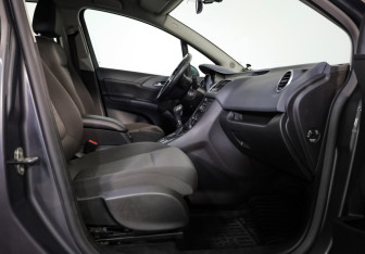 Подержанный автомобиль Opel Meriva 2011 года (18 фото)