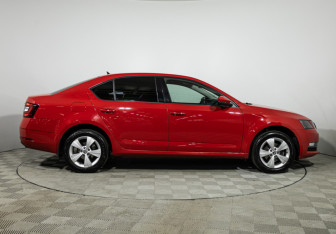 Подержанный автомобиль Skoda Octavia Liftback 2017 года (4 фото)