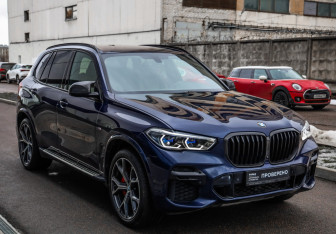 Подержанный автомобиль BMW X5 2021 года (5 фото)