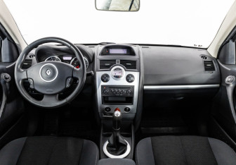 Подержанный автомобиль Renault Megane Sedan 2008 года (10 фото)