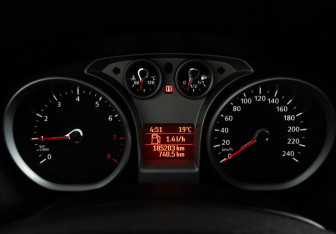 Подержанный автомобиль Ford Focus Hatchback 2011 года (12 фото)