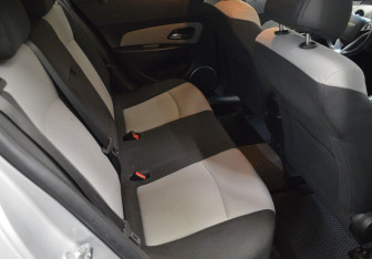 Подержанный автомобиль Chevrolet Cruze Hatchback 2012 года (13 фото)
